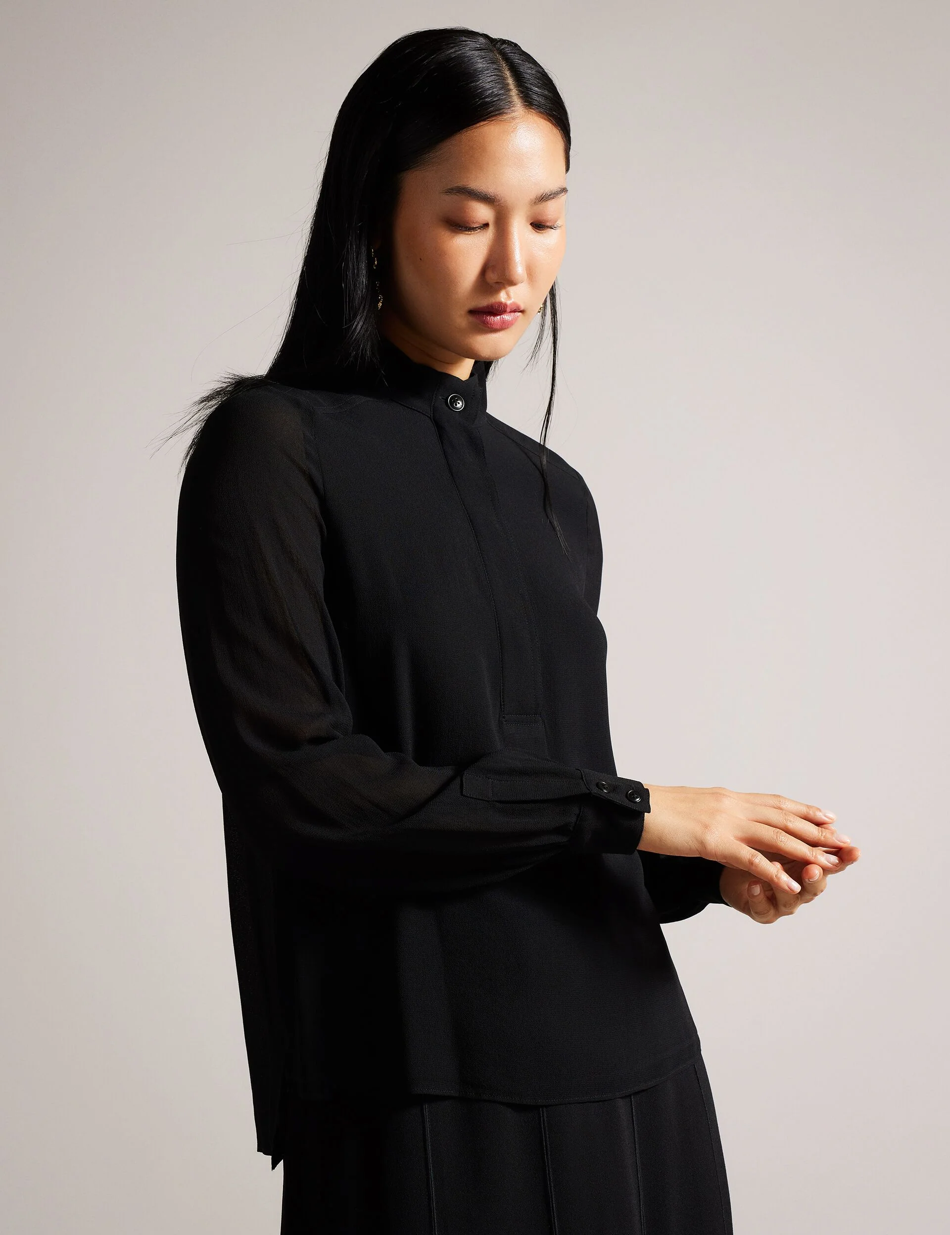 HENDRA | BLACK